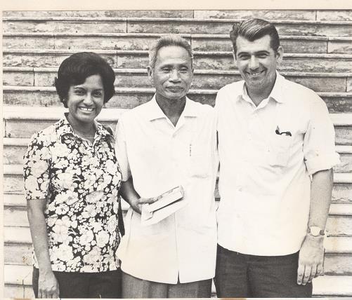 Foto de Marta Rojas, Fan van Dong y Oller en Viet Nam, 1975. Foto archivo de Jorge Oller.